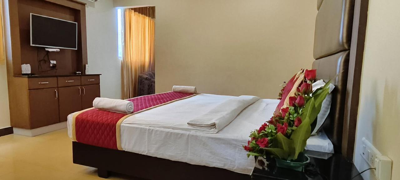 Hotel Pioneer Paradise Nāgercoil Екстериор снимка