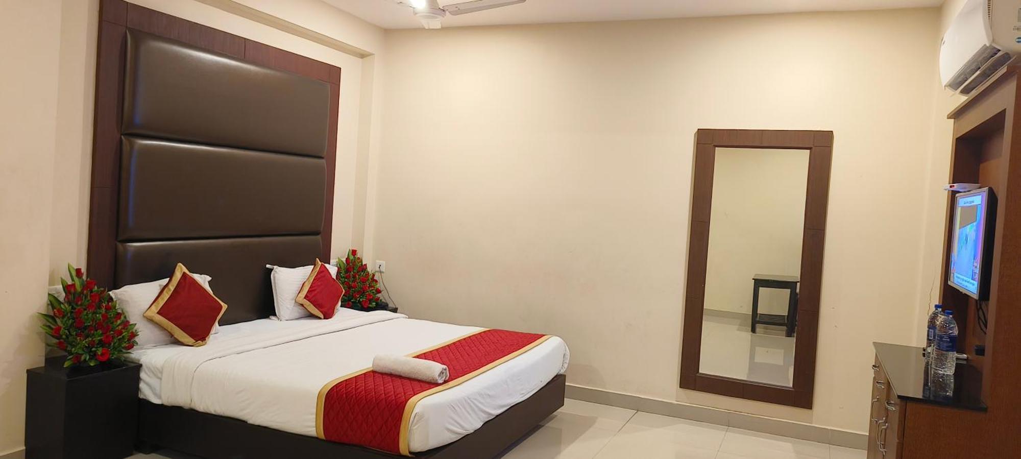 Hotel Pioneer Paradise Nāgercoil Екстериор снимка