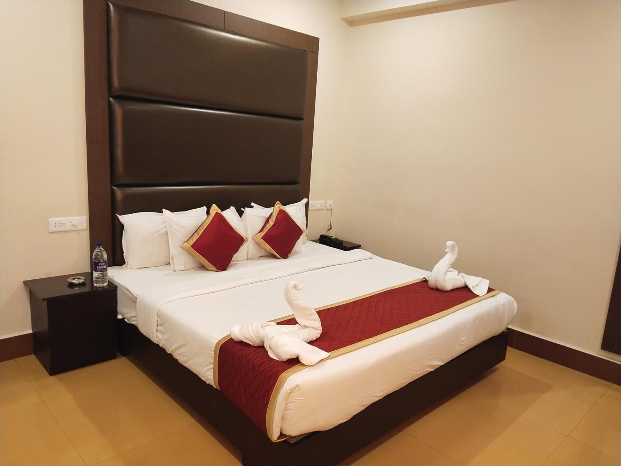 Hotel Pioneer Paradise Nāgercoil Екстериор снимка